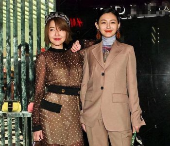 ​大小S合体照，一个圆润气色佳，一个老气脸显僵