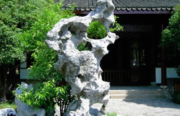 十大常用景观石推荐(泰山石有什么用处)(2)_