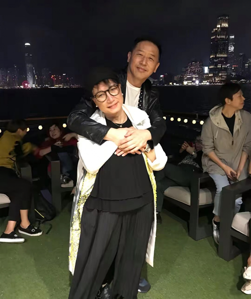 62岁唐鹤德售豪宅猛赚5000万!曾继承张国荣上亿遗产,现生活滋润
