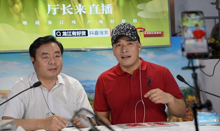 “犀利”卢汉为家乡首次直播带货,价格实在,都是龙江好货!