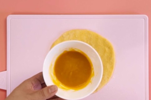 正宗的南瓜饼怎么做,南瓜煎饼怎么做松软好吃窍门图11