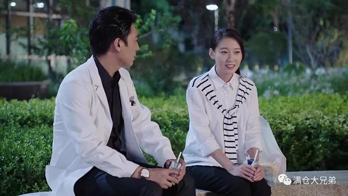 两个男人的悲惨童年,藏在同一座楼里