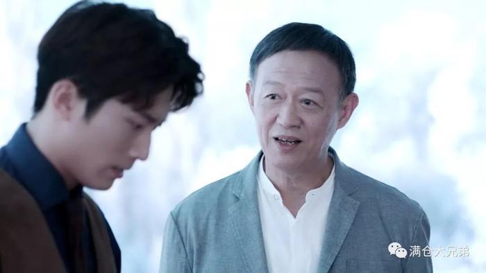 两个男人的悲惨童年,藏在同一座楼里