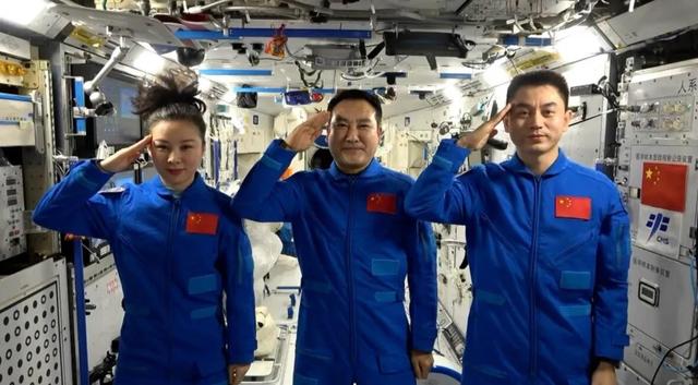 神舟十三号航天员这一次去空间站(王亚平状态很好接受采访)(3)