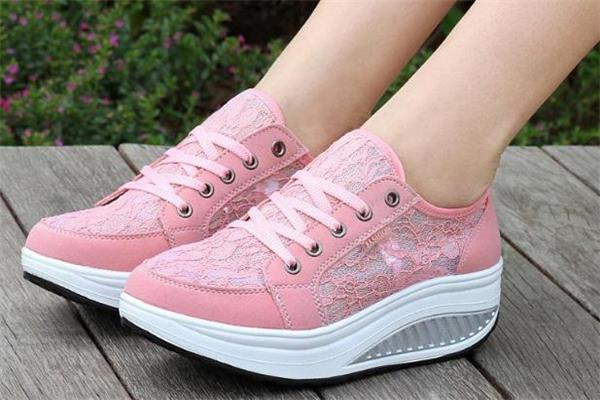 摇摇鞋的好处和坏处 当心这些隐患 摇摇鞋的好处和坏处 当心这些隐患