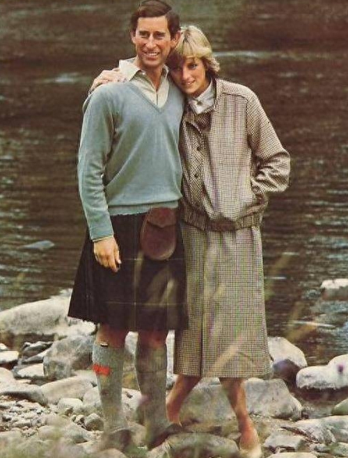 查尔斯从牵着妹妹手到70岁生日庆典,9张照片看他一生传奇!