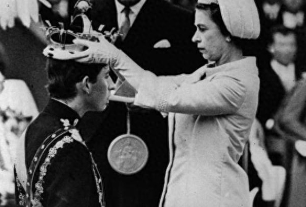 查尔斯从牵着妹妹手到70岁生日庆典,9张照片看他一生传奇!