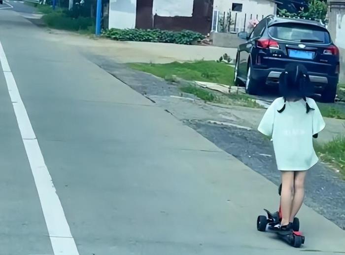 老婆一生气就离家出走怎么办（独自踩滑板离家出走）