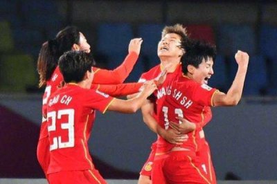 ​黄健翔呼吁按男足标准奖励女足 女足的韧劲看哭了