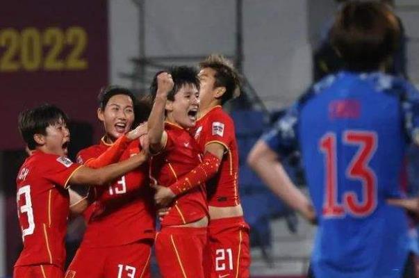 黄健翔呼吁按男足标准奖励女足 女足的韧劲看哭了