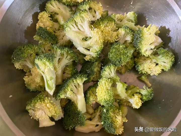 素炒西兰花怎么炒好吃（清炒西蓝花教程分享）