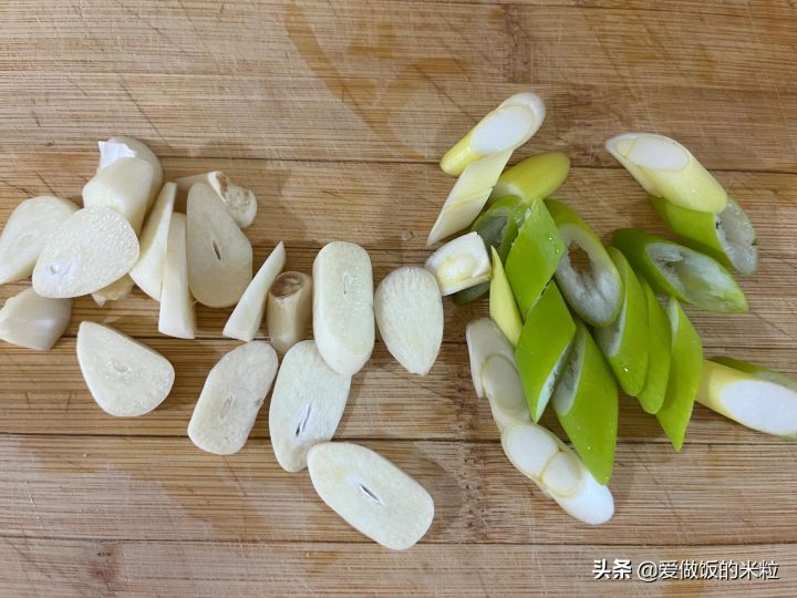 素炒西兰花怎么炒好吃（清炒西蓝花教程分享）