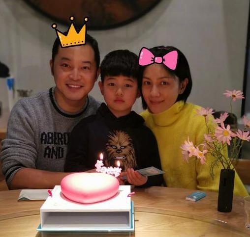 沙溢为胡可庆生,零时准点撒狗粮,老夫老妻贼有爱