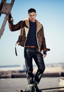 ​短装外套怎么搭(短外套怎样搭配才好看)