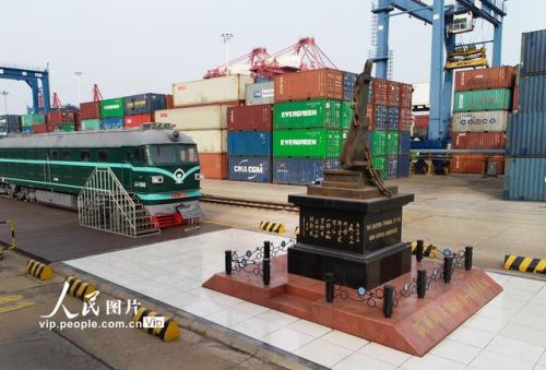 亚欧大陆桥(亚欧大陆桥叫什么铁路)-第2张图片-