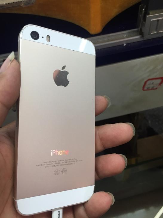 现在iphone5s值不值得入手（曾经被炒到万元的iPhone）(1)