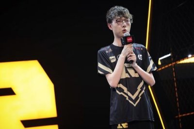 ​电竞世冠选手麻辣香锅刘世宇20日正式退役