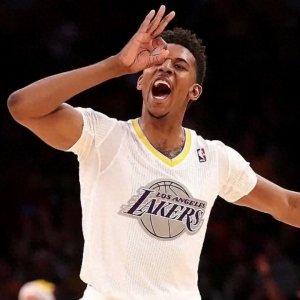 ​尼克-杨转发13年圣诞大战个人集锦：我能打球吗？求你了