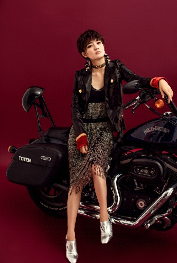 徐璐化身机车少女，短发变身少女攻