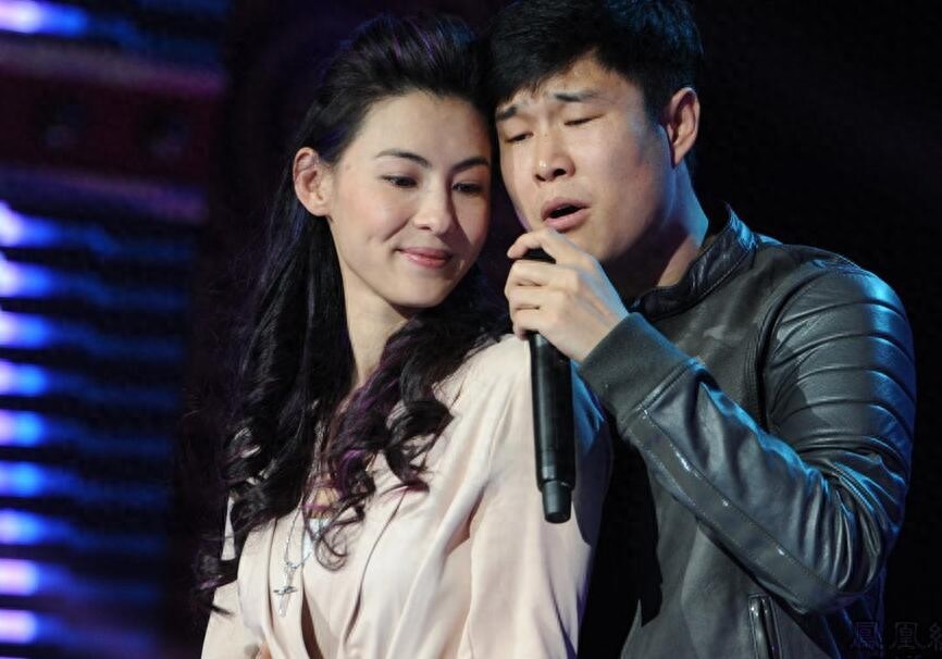 张柏芝小沈阳甜蜜对唱，网友：小沈阳那个小眼神真喜感