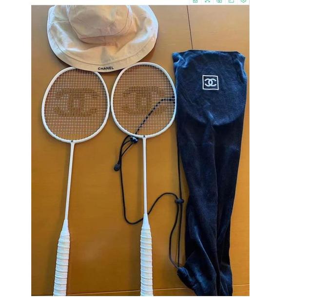 最贵的羽毛球价格表（天价羽毛球拍卖情怀可以接受）(8)